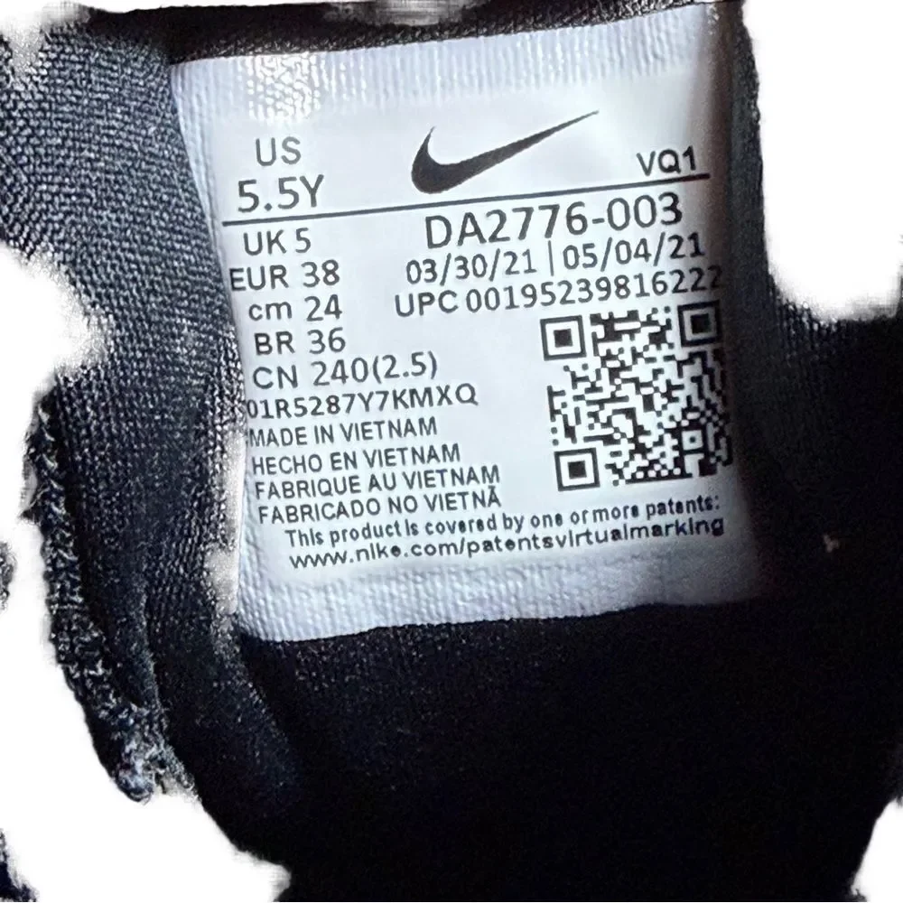 Nike women’s Black and White Low-Top Running Shoe size 5.5Y